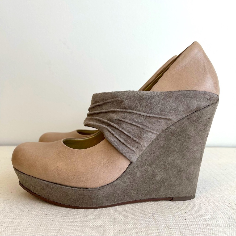 Seychelles Sued Two-Tone Platform Wedges
